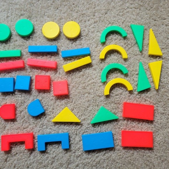 Playskool Creative Shapes Pegboard Activity Desk #2051 Learning Kid Toy 1994 - Picture 3 of 7